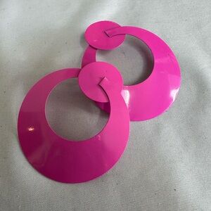 Vintage 70’s 80’s hot pink metal earrings